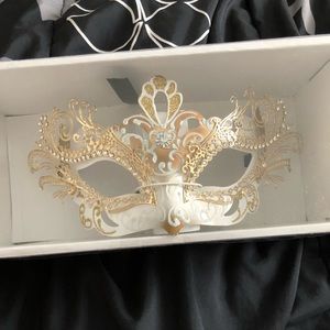 Masquerade/ Mardi Gras White & Gold Mask